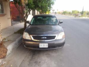 Ford Five Hundred Sedán 