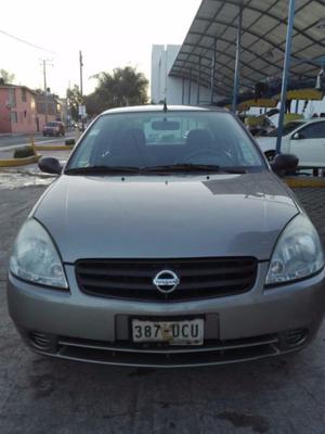 Nissan Platina Sedán 