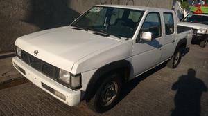 Nissan Doble Cabina Familiar 