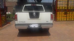 Nissan Titan Familiar 