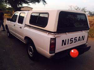 Nissan doble cabina 