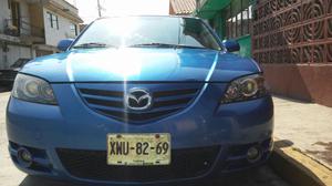 Mazda  Azul en buenas condicones