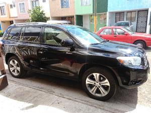 Highlander SUV  COMO NUEVA