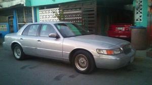 Ford Grand Marquis Familiar 