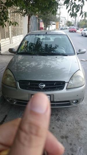 Nissan Platina Sedán 