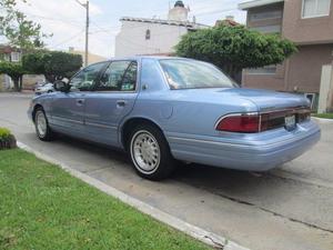 Ford Grand Marquis Familiar 