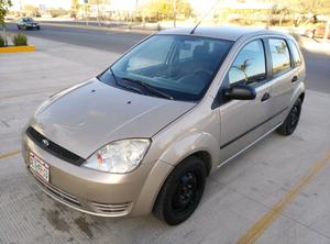 Ford fiesta  a/c 2 dueños excelentes condiciones