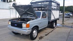 Impecable Ford F-350 doble rodado
