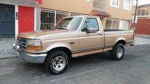 Ford F-150 Estandar Seis Cilindros