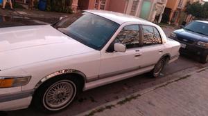 Ford Grand Marquis Familiar 