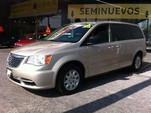 Chrysler Town & Country SUV 