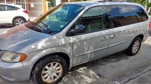 CHRYSLER TOWN &COUNTRY LX 