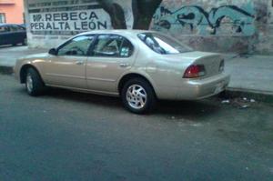 Nissan Maxima Sedán 