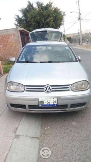 Volkswagen Golf Sedán 