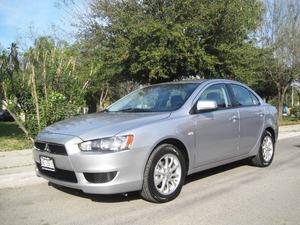 Mitsubishi Lancer ES color Plata