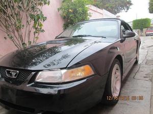 Ford Mustang Sedán 