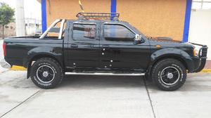 Nissan Frontier  puertas, negra.