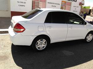 Nissan Tiida Sedán 