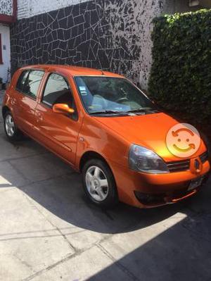 Clio naranja