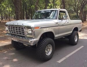 Ford Bronco Custom