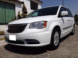 Impecable Camioneta Town & Country Touring 