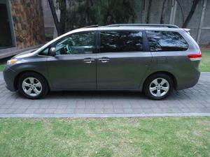 Sienna Xle Limited  (impecable)