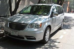 Chrysler Town And Country Limited  Impecable