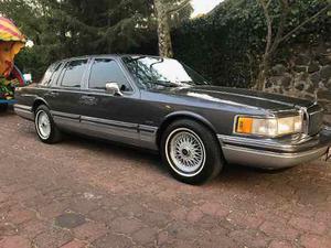 Lincoln Town Car Impecable