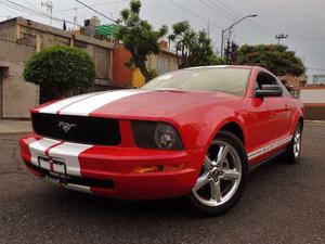 Flamante Mustang Rojo, Imponente