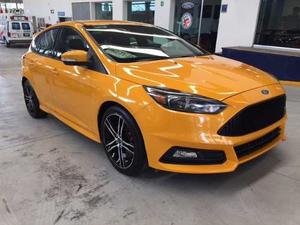 * Ford Focus St 