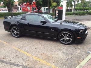 IMPECABLE!! Ford Mustang GT HP!!