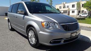 Chrysler Town & Country Limited 