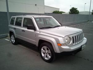 Jeep Patriot  excelentes condiciones STD A/C no