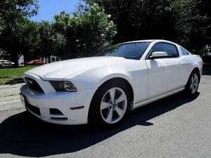 Ford Mustang V color blanco