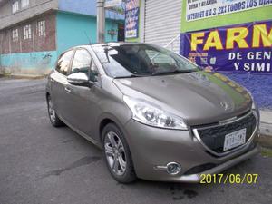 peugeot 208 exelente