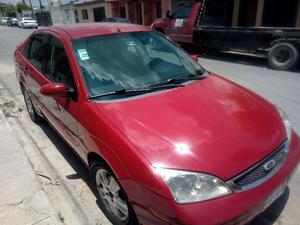 Ford Focus ZX4 ROJO
