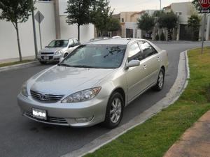 Toyota Camry XLE 4 CIL.