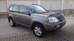 FLAMANTE E IMPECABLE NISSAN XTRAIL  CILINDROS UNICA