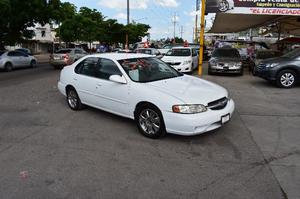 Nissan Altima  estandar aire buenisimo $ de