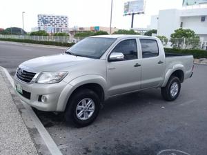 Hilux sr  Clima eléctrica rines impecable Inf 