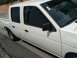 Nissan  DOBLE CABINA