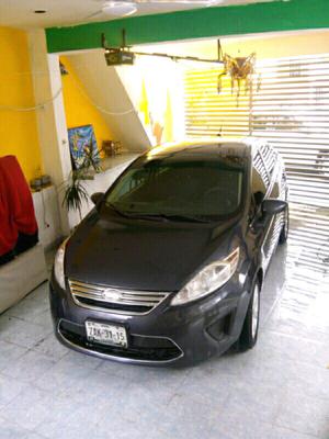 Ford fiesta  clima automatico rines $