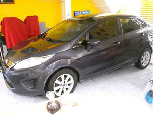 Ford fiesta  clima automatico rines $