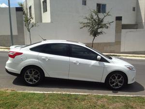 Ford Focus SE Sport  IMPECABLE