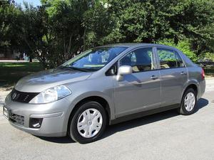 Nissan Tiida  color Gris