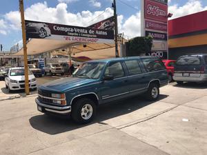 Chevrolet Suburban  automática factura de agencia