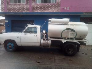 Camioneta pipa de agua