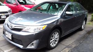 TOYOTA CAMRY XLE 4CIL GRIS 