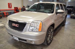 GMC Yukon Larga 