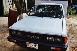Nissan 89 4 cil. (se vende o se cambia por otra camioneta
